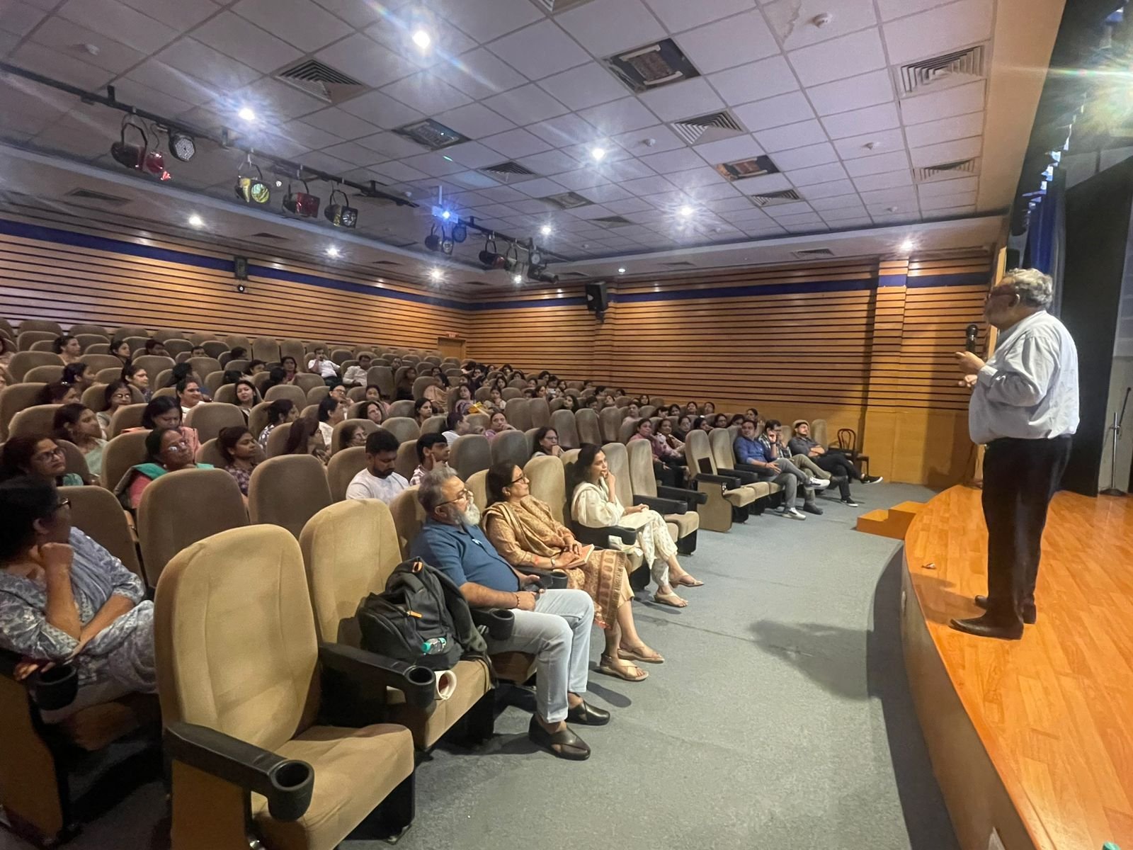 Workshop on “Happy Classroom” for All Faculty Members
