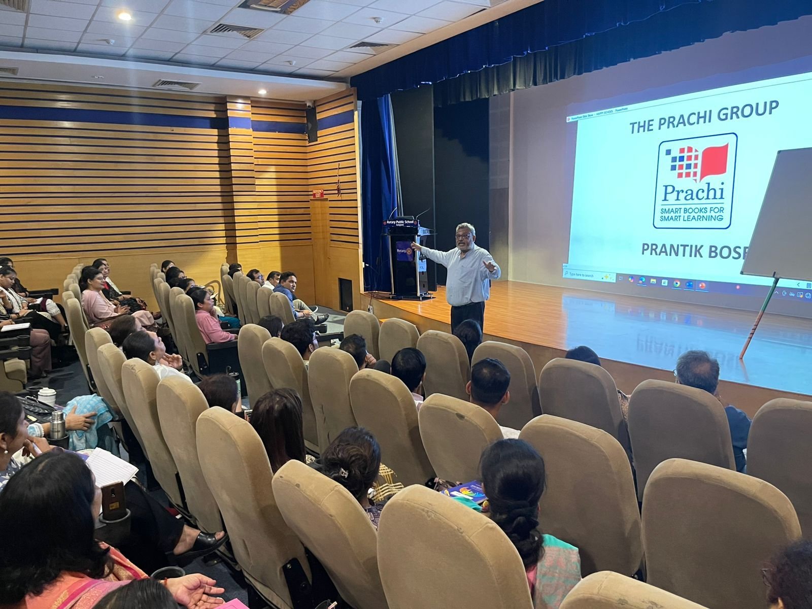 Workshop on “Happy Classroom” for All Faculty Members